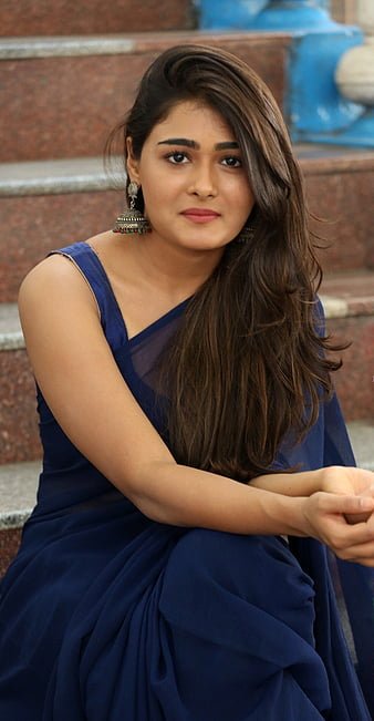Shalini Pandey hot