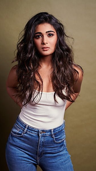 Shalini Pandey hot